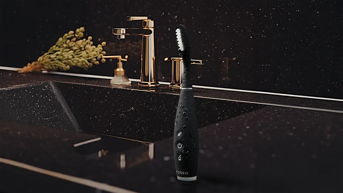 best electric toothbrush issa 4 plus in a gorgeous black bathroom